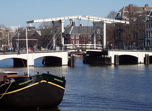 Skinny Bridge Spams the Amstel River