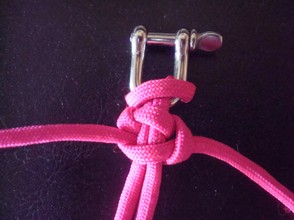 This is how the finished square knot looks...its still loose so you can see how it is woven