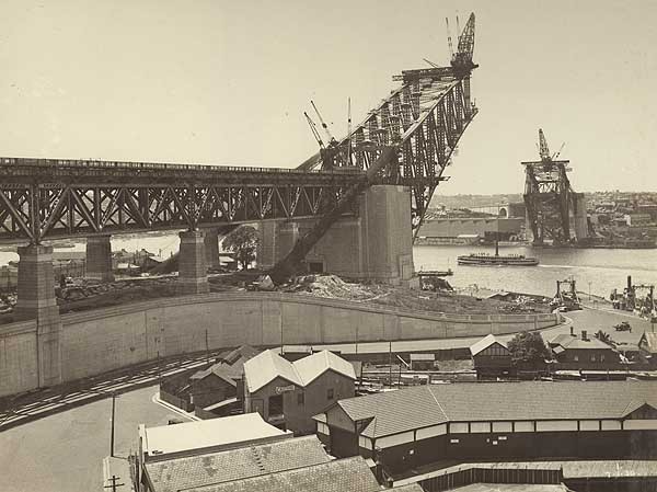 Sydney Harbour Bridge being constructed