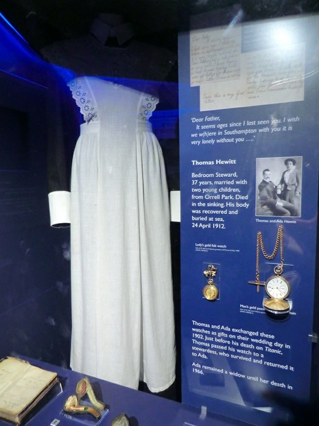 Image: Maid's dress worn on Titanic