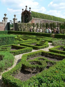 This knot garden mimics a 1924 type of garden found in the 16th century.
