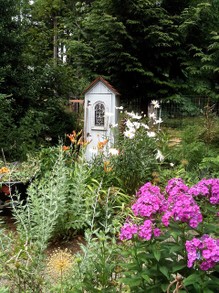 The Plants and Decor Typical of a Cottage Garden