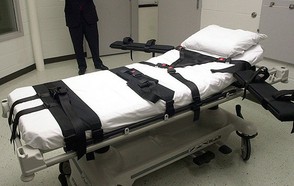 Image: Bed used to restrain the prisoner while the lethal injection is administered.