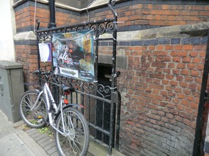 Image: Bike outside the Union Cellars