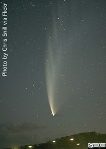 Comet McNaught - Note the overexposed house lights