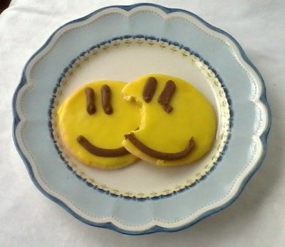 Lenox dinnerware with smiley cookies