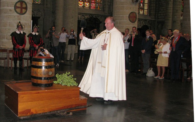 Blessing the beer in the Saint Michael & Gudula Cathedral