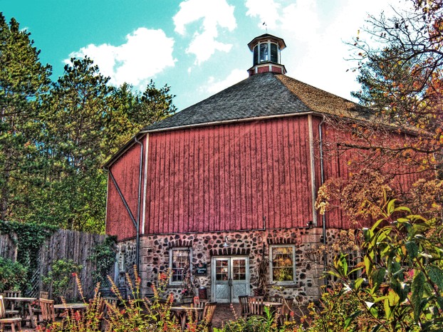Clausing Barn: octagonal (8-sided) barn built c1897 by Ernest Clausing