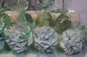 Wedding favour ideas using sweets
