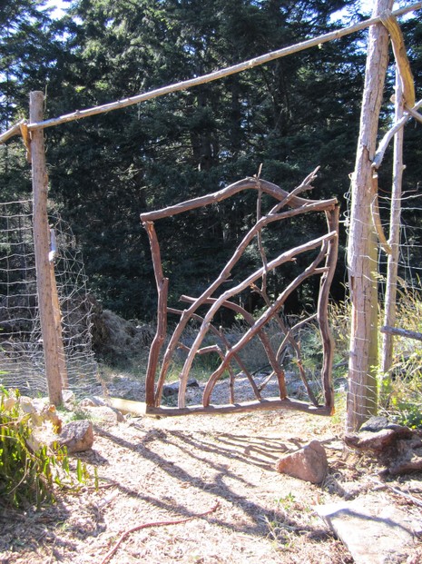 deer-proof gate: ready for attachment to fence