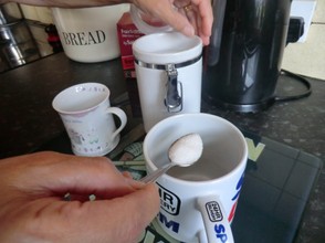 Image: Adding sugar in tea made the British way