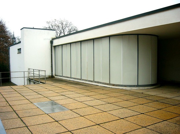 street level access to Villa Tugendhat