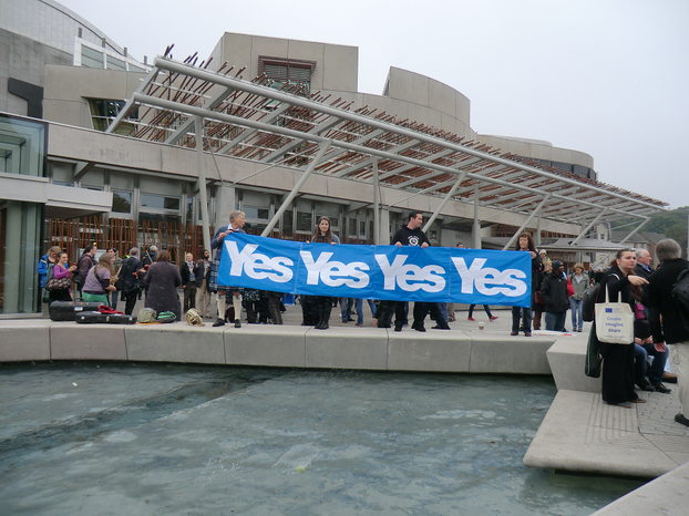 Image: Yes Campaigners for Scottish Independence outside Parliament on September 18th 2014
