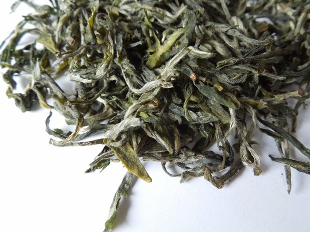Loose-leaf Xue Ya or Snow Buds Green/White Tea