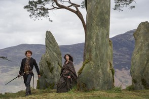 Image: Jamie and Claire at Craigh na Dun Stone Circle