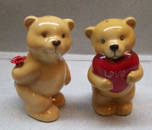 Lovable and Cozy Valentine Bears