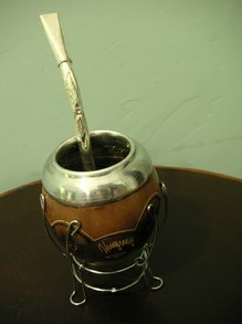 Uruguayan "mate" with a silver metalic straw.
