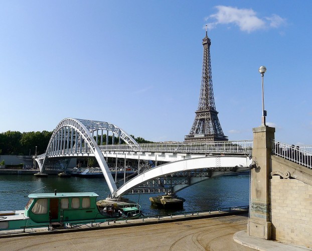Passerelle Debilly (foreground) with Eiffel Tower (background); Paris, north central France