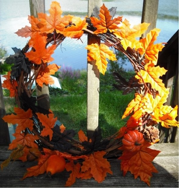And here is the finished wreath...I have added more leaves since!