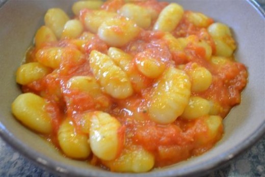 Gnocchi with Tomato Sauce with Butter and Onion