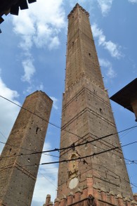 The leaning towers...of Bologna!