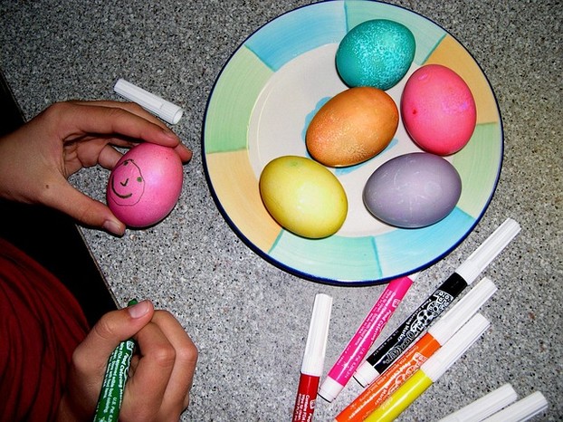 easter-eggs-decorating