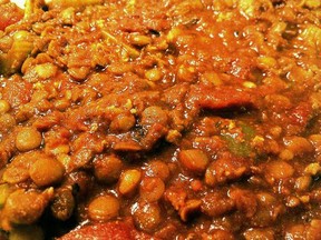 Hearty and rich lentil chili 