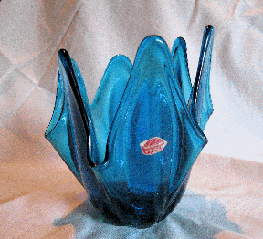 890 crimped vase 1962