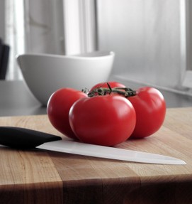 Ceramic Knife with tomatoes