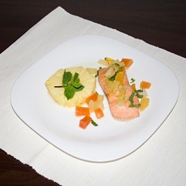 Salmon with tropical fruit and mint