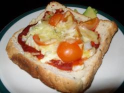 Fresh pizza toast, ready to eat!