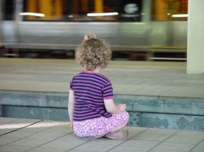 child-sit-metro-s-bahn-station-3854/