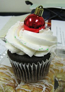 Christmas Cupcake with Ornament Decoration