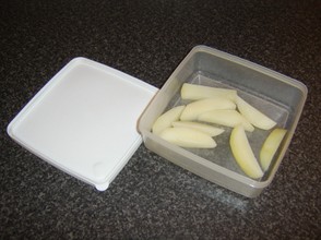 The parboiled chips are added to a plastic dish and refrigerated