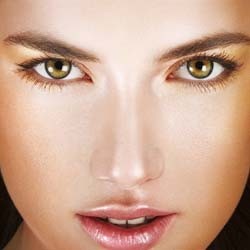 Bronzer Makeup Enhances Your Look