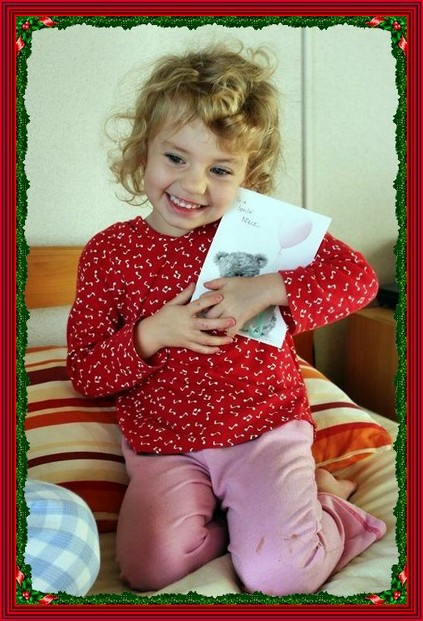 Shisa reads a Christmas Card