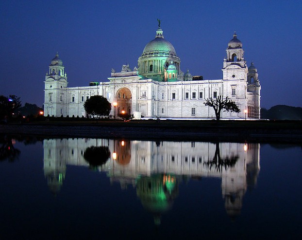 The Victoria Memorial Hall at dusk