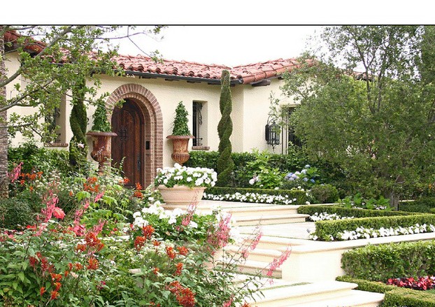 A Tuscan Inspired Garden located in Southern California