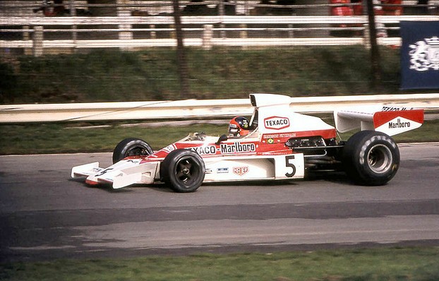 Emerson Fittipaldi McLaren M23 1974 Britain.jpg