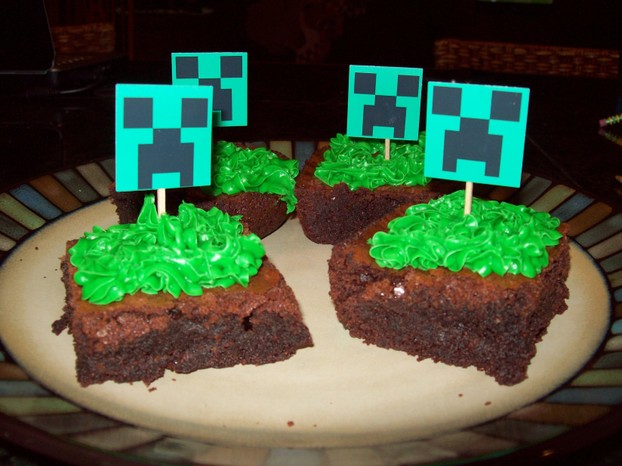 Minecraft Creeper Cakes