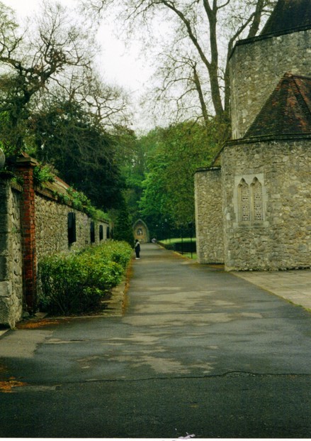 Path leading to The Rosary Way, The Friars, Aylesbury