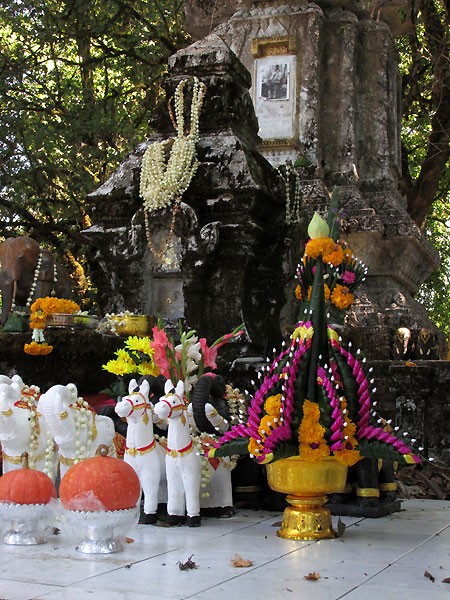 Summit Shrine, Doi Inthanon