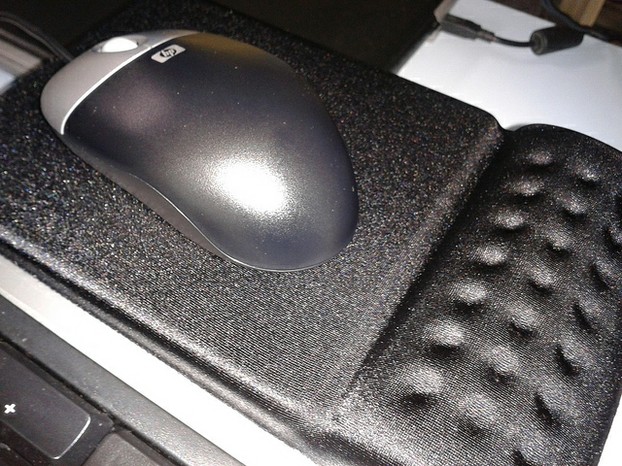 Wrist protection mouse pad