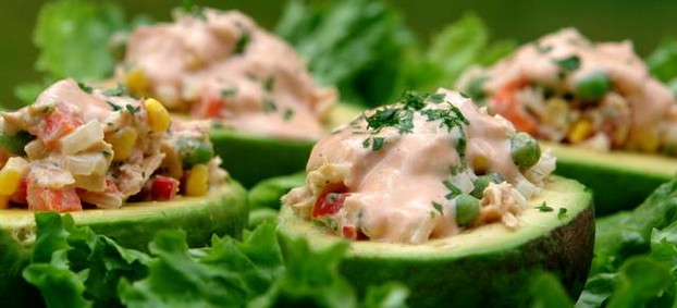 Avocado recipe with tuna rich in Omega-3