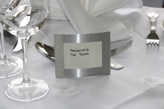 Photo frames are a great way to double your wedding favors with name places