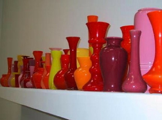 Vibrant Vases Create a Gorgeous Shelf Display