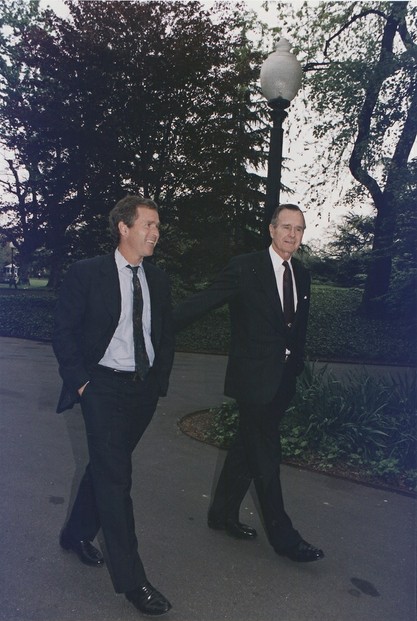 photo by David Valdez (born June 1, 1949); Collection GB-WHPO White House Photo Office (G.H.W. Bush Administration)