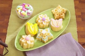 Floral cupcake pan