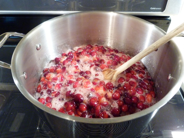 Cooking cranberry sauce