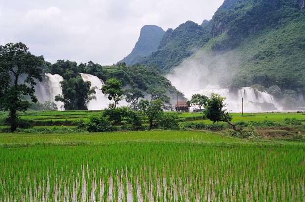 Bản Giốc Waterfalls, Vietnam-China International Border; Cao Bằng Province, northeast Vietnam